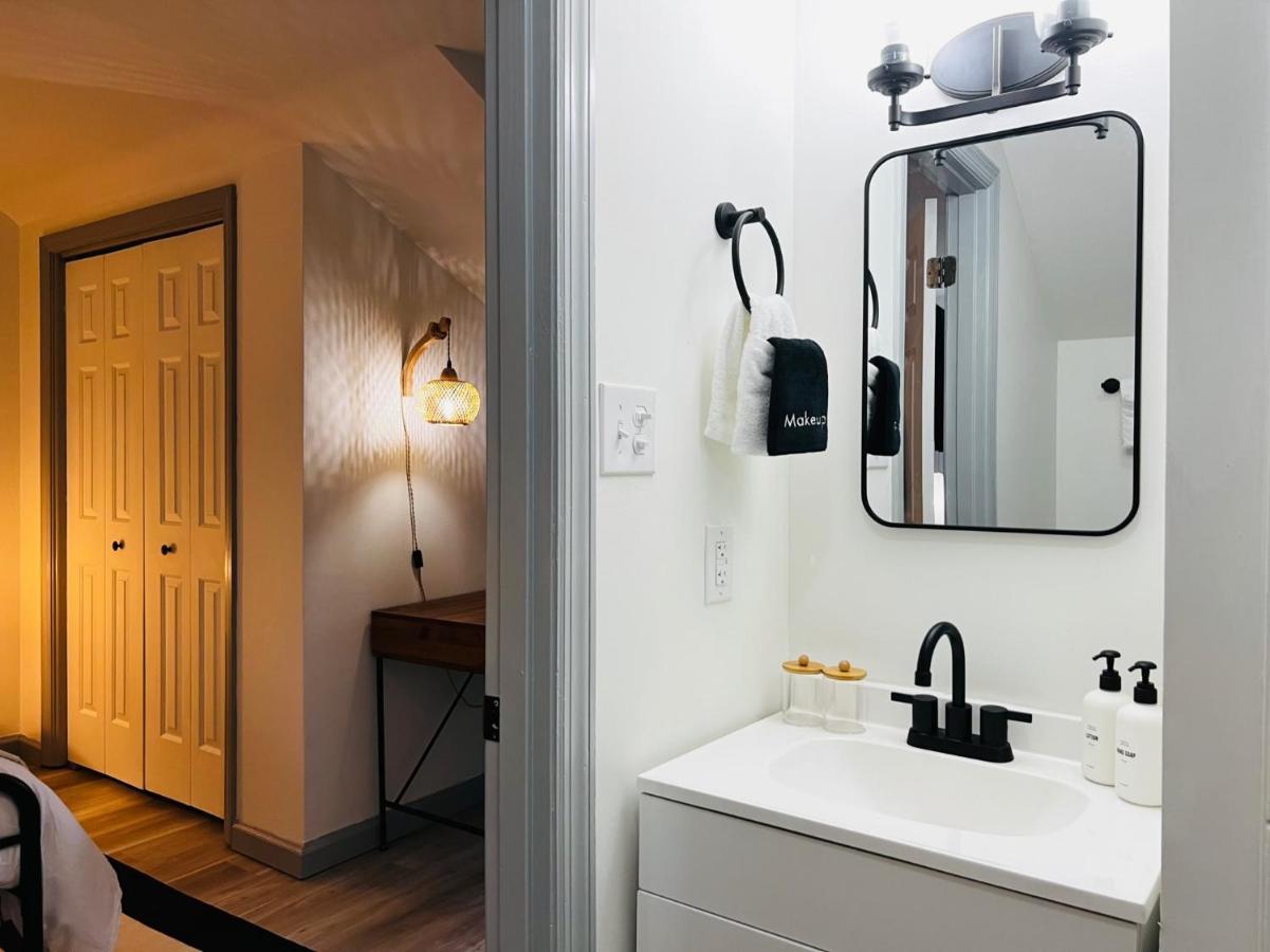 New 1 Bed 1 Bath: Close To Stadiums Hospitals & Downtown Apartment *