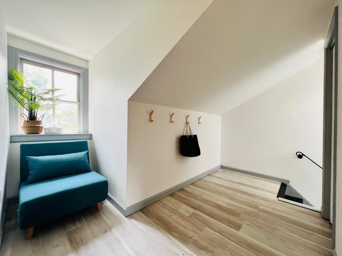 New 1 Bed 1 Bath: Close To Stadiums Hospitals & Downtown Pittsburgh
