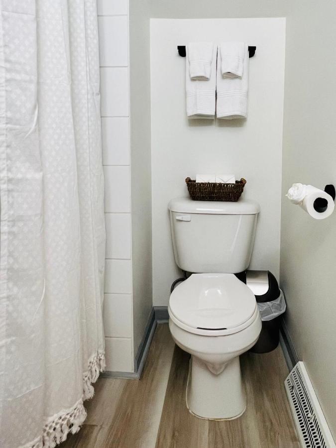 New 1 Bed 1 Bath: Close To Stadiums Hospitals & Downtown *